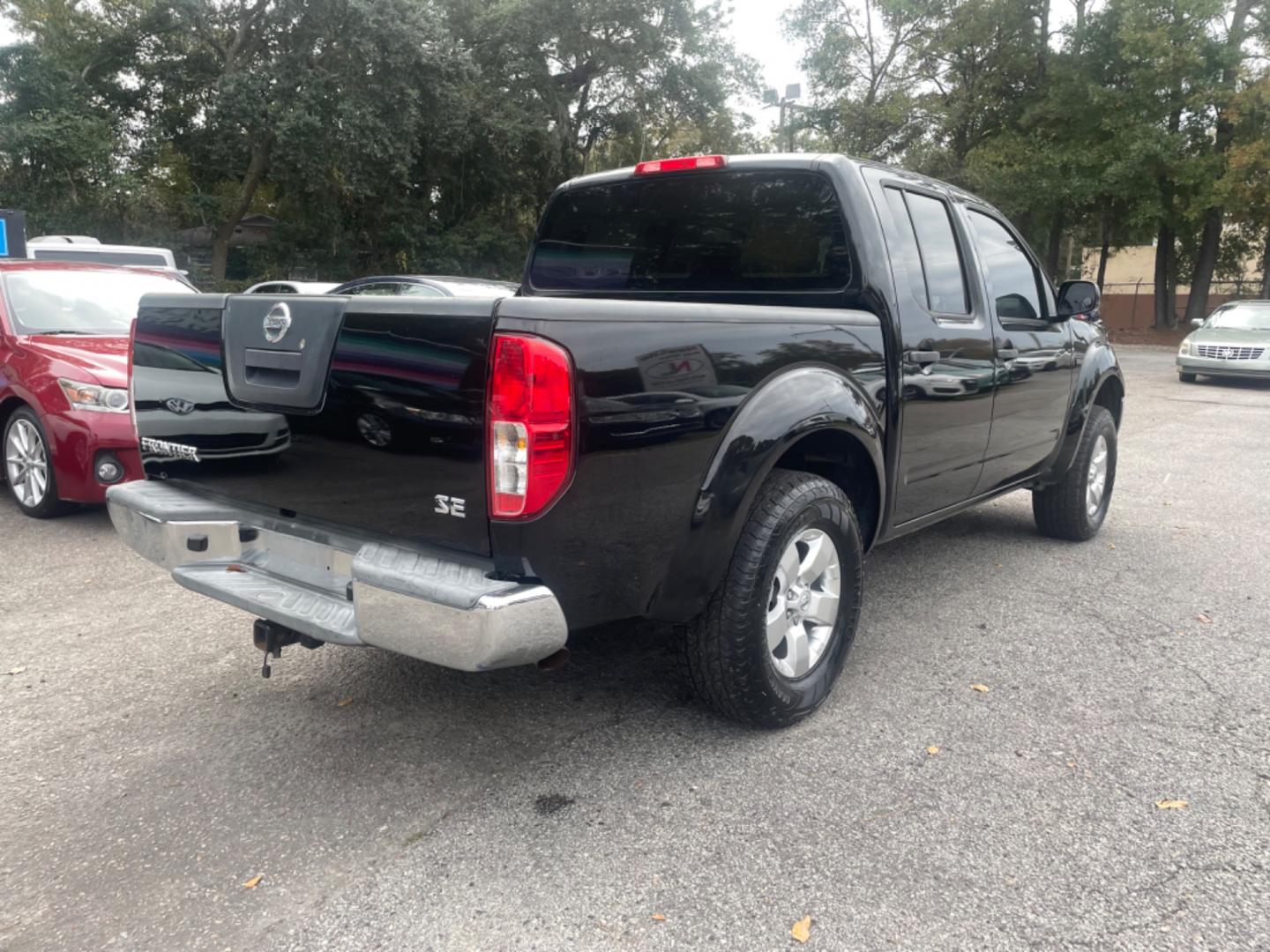 2009 BLACK NISSAN FRONTIER CREW CAB SE (1N6AD07U09C) with an 4.0L engine, Automatic transmission, located at 5103 Dorchester Rd., Charleston, SC, 29418-5607, (843) 767-1122, 36.245171, -115.228050 - Local Trade-in with CD/AUX/Bluetooth, Power Windows, Power Locks, Power Mirrors, Keyless Entry, Alloy Wheels, Bedliner, Tow Package. Clean CarFax (no accidents reported!) 209k miles Located at New Life Auto Sales! 2023 WINNER for Post & Courier's Charleston's Choice Pre-owned Car Dealer AND 2018-2 - Photo#6